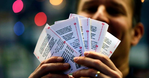 Mega Millions prize climbs past $500M after no one wins big - CBS News