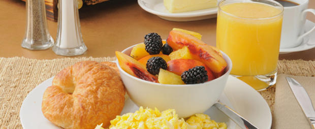 610x250 header brunch breakfast eggs orange juice croissant fruit 