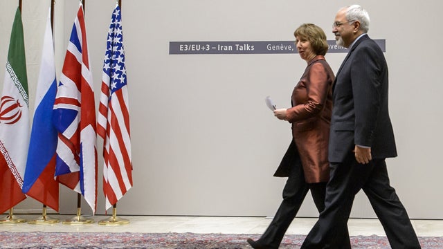 EU foreign policy chief Catherine Ashton and Iranian Foreign Minister Mohammad Javad Zarif arrive for a statement 