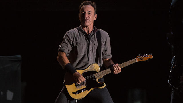 bruce-springsteen-by-yasuyoshi-chiba_afp.jpg 