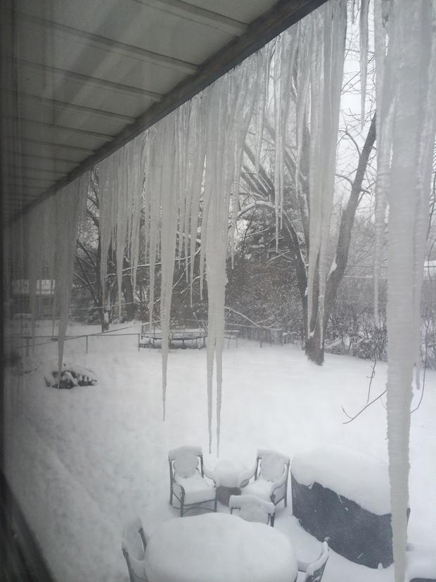 extreme-cold-icicles-naperville-angie.jpg 