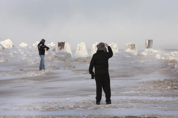 Sub-Zero Temperatures Put Chicago Into Deep Freeze 