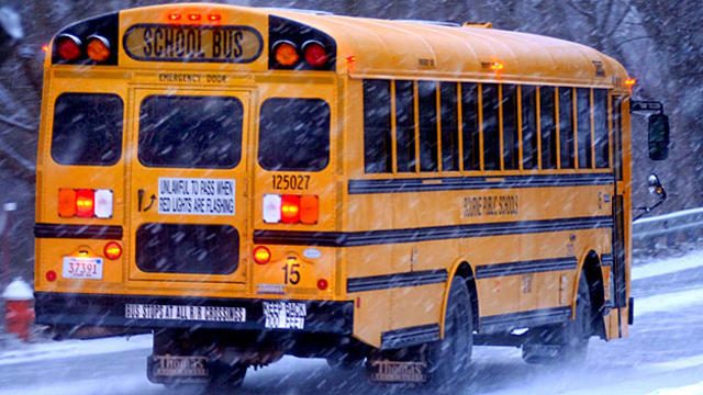 school-bus-snow.jpg 