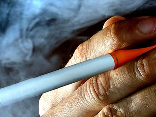 Electronic cigarettes won't help smokers quit, study claims - CBS News