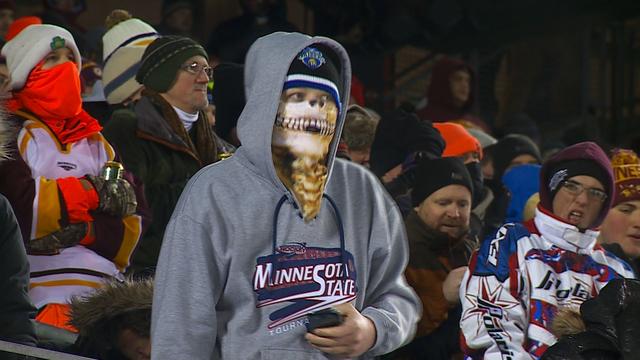 cold-weather-hockey-fans.jpg 