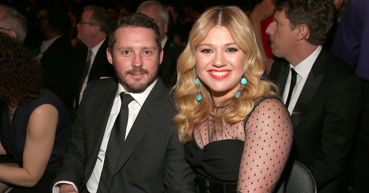 Kelly Clarkson welcomes baby girl - CBS News