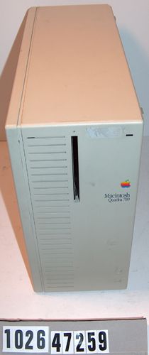 008_Macintosh_Quadra_700.jpg 