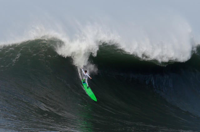 Mavericks surfing 464856283.jpg