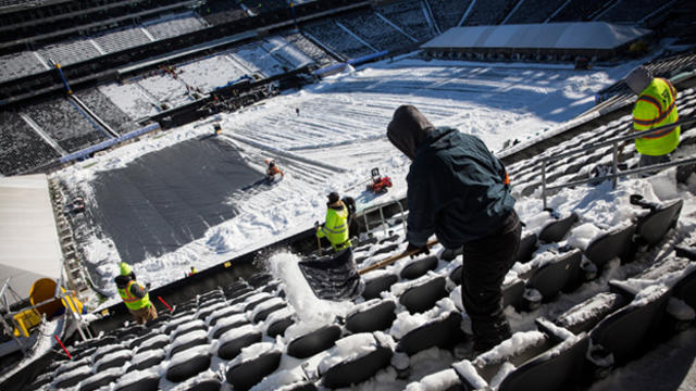 crews-clear-snow-at-metlife-stadium.jpg 