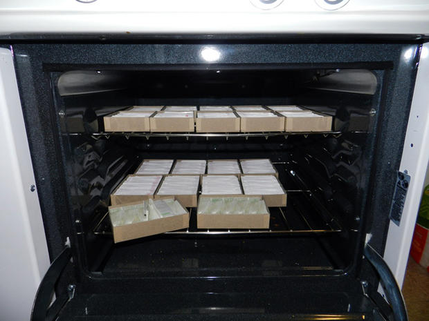 heroin-dimebags-stored-in-ovena.jpg 