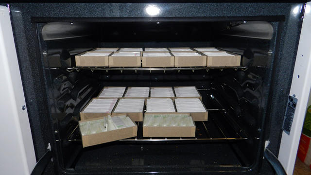 heroin-dimebags-stored-in-ovena.jpg 