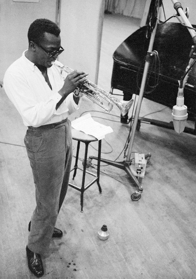 017-milesdavis-avakian.jpg 