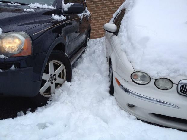 wow-look-at-how-much-snow-is-between-traffic-reporter-sharon-gibalas-suv-and-the-car-next-to-it.jpg 