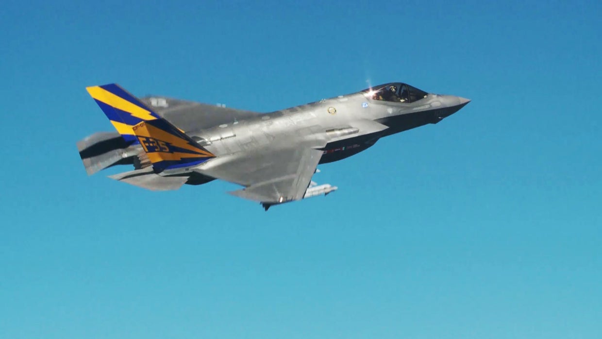 f35-climbing.jpg 