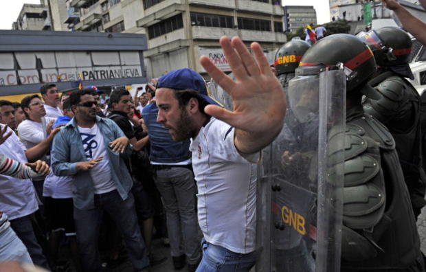 riots-in-ukraine-and-venezuela15.jpg 