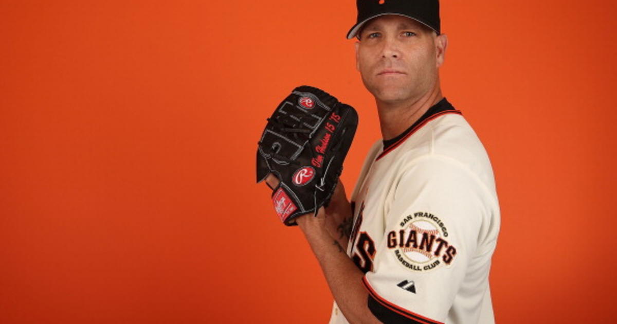 Tim Hudson finally gets to pitch in a World Series game - The Boston Globe