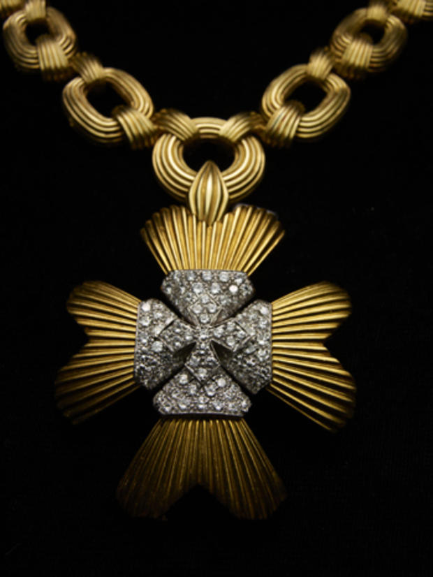 david-webb-jewelry-heraldic-maltese-cross-necklace.jpg 