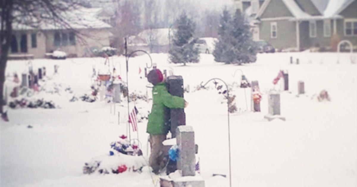 Boy whose father died in Iraq gives soldier $20 he found as gift