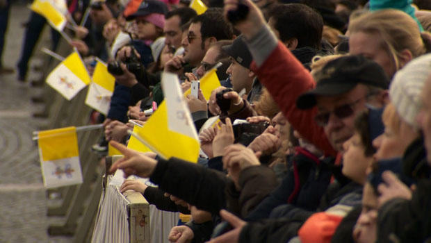 pope-crowds.jpg 