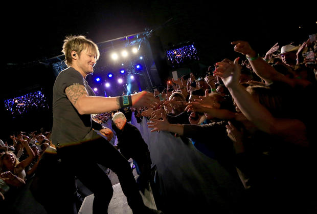 las-vegas-nv-april-05-singer-keith-urban-performs-onstage-during-day-two-of-the-acm-party-for-a-cause-festival-at-the-linq-on-april-5-2014-in-l-2.jpg 