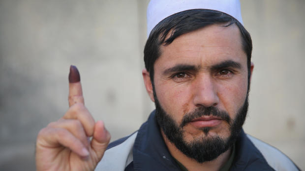 Afghans vote despite threat 