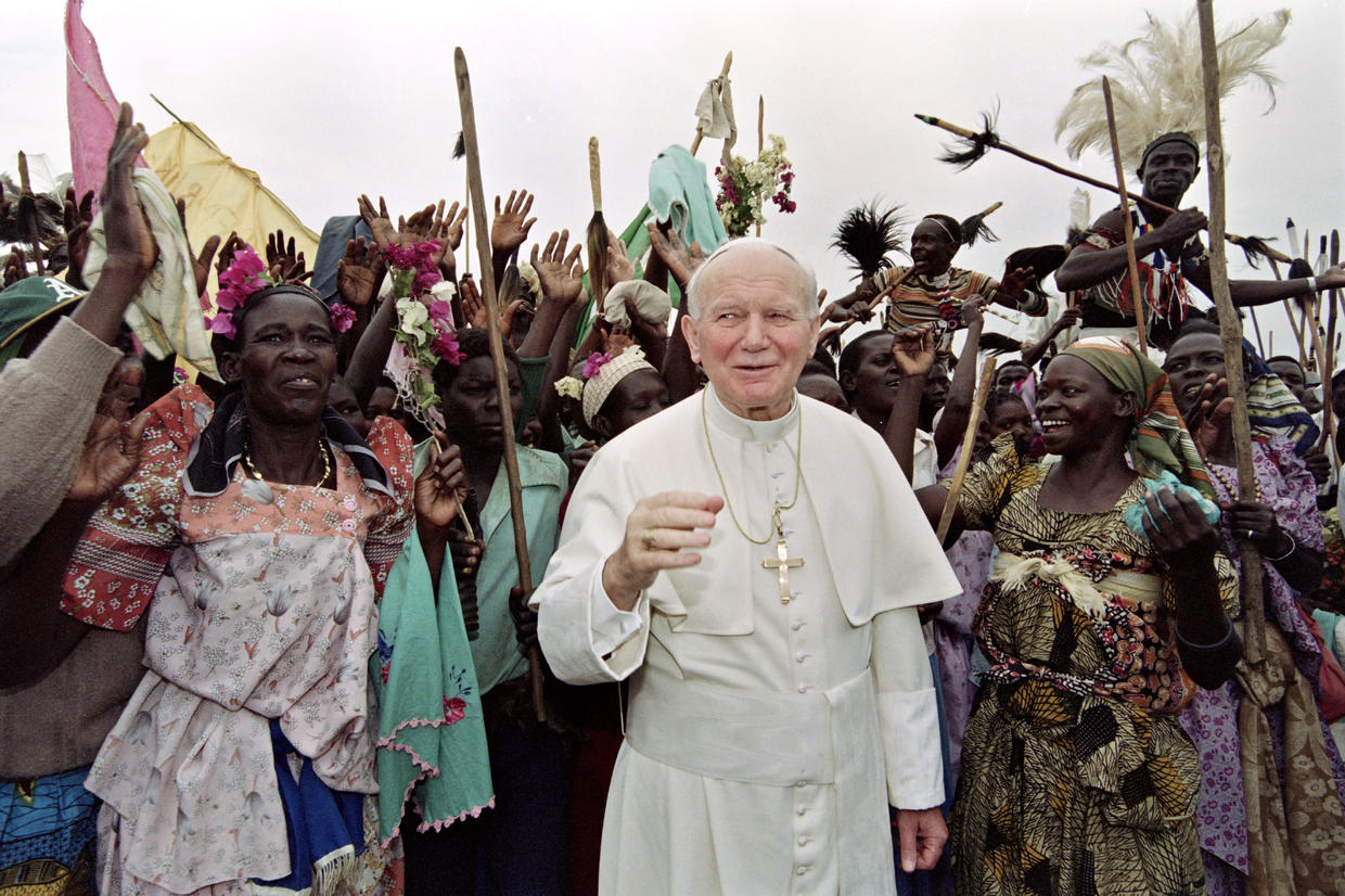 pope visits uganda