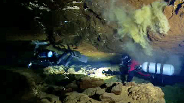 cave-diving-1.jpg 