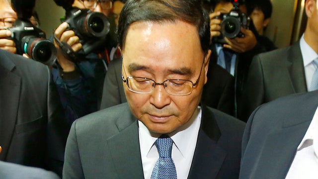 South Korean Prime Minister Chung Hong-won leaves after announcing his resignation 