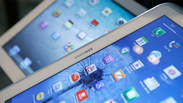 apple-samsung-tablets.jpg 