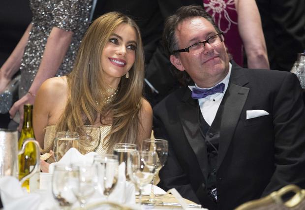 Colombian actress Sofia Vergara poses with a guest at the White House Correspondents' Association dinner in Washington May 3, 2014. 
