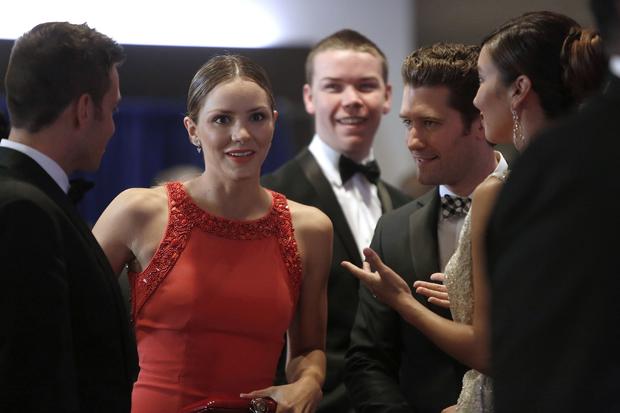 Singer and actress Katharine McPhee talks with actor Matthew Morrison, second right, as they arrive on the red carpet at the annual White House Correspondents' Association dinner in Washington May 3, 2014. 