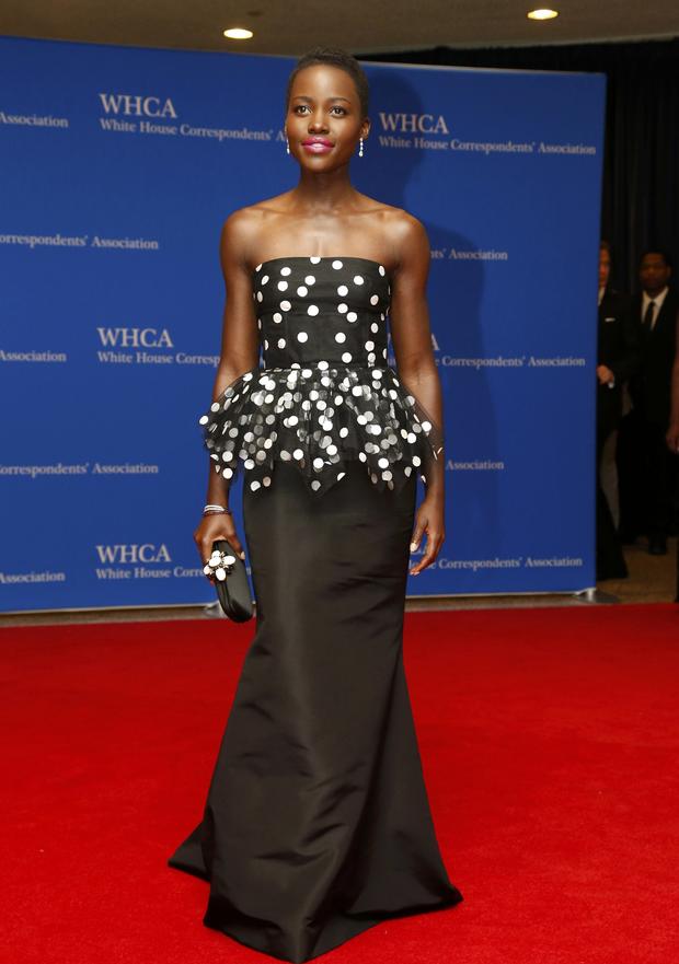 Actress Lupita Nyong'o arrives on the red carpet at the annual White House Correspondents' Association dinner in Washington May 3, 2014. 
