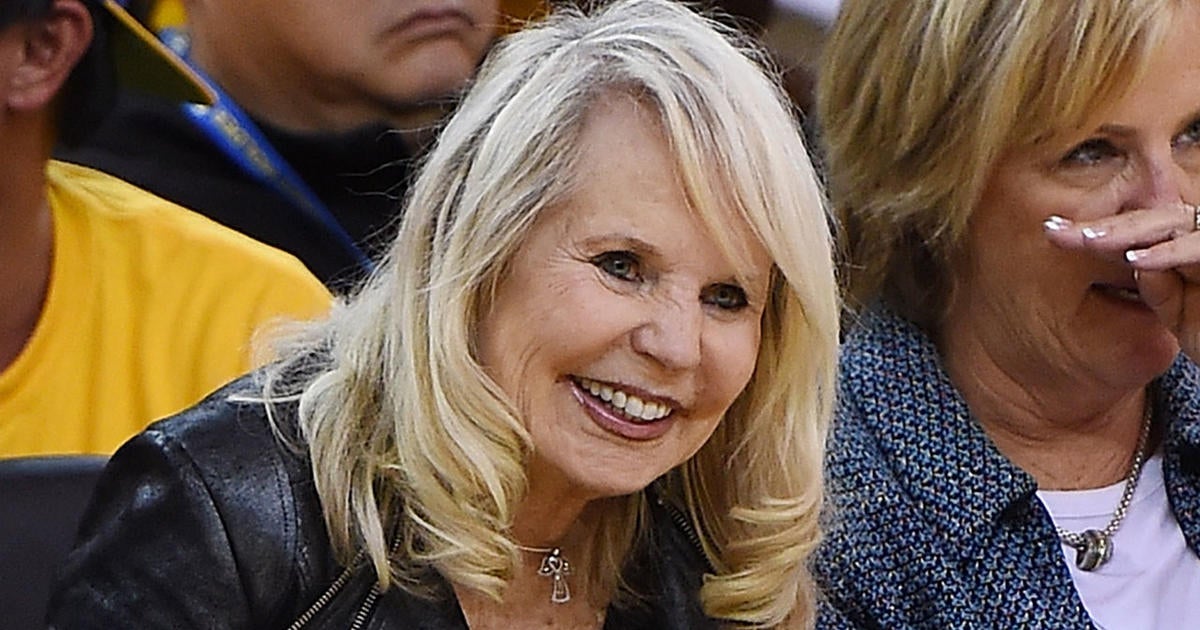 Donald Sterling's estranged wife backs NBA's moves - CBS News