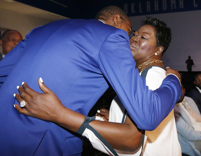 Durant in tears: Mom is the 'real MVP