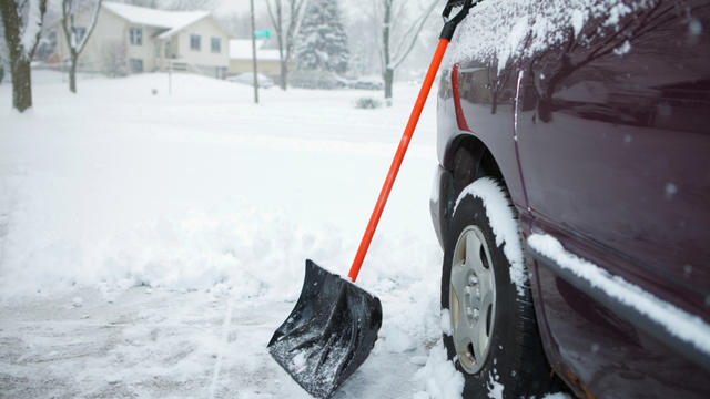 snow-winter-storm-shovel.jpg 