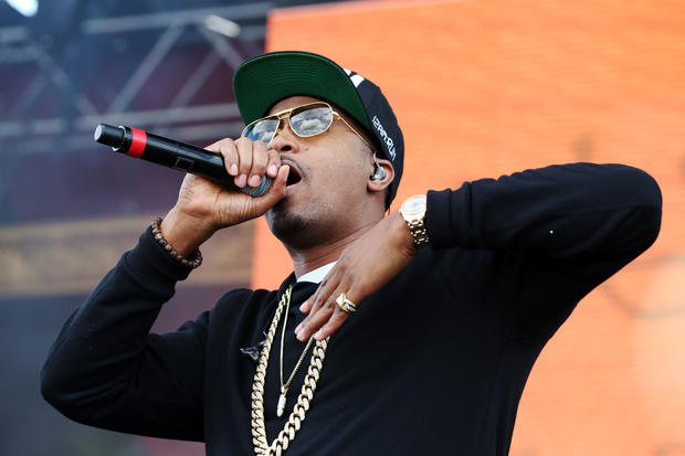 Hip-hop artist Nas performs before the 139th Preakness Stakes at Pimlico Race Course in Baltimore May 17, 2014. 