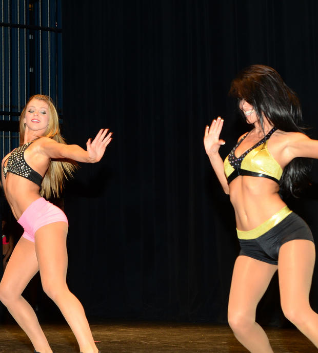 leah-and-lauren-aced-the-dance-routine.jpg 
