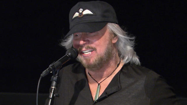 barry-gibb-boston-cu.jpg 