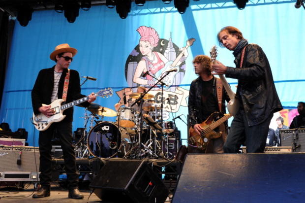 Jakob Dylan and his band The Wallflowers 