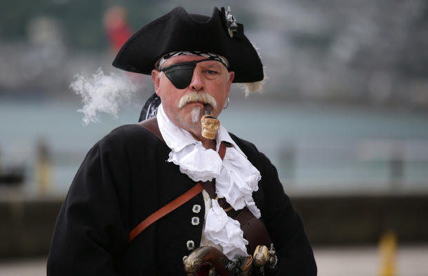 People dress as pirates to break world record 