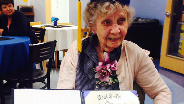 after-settling-5-debt-a-99-year-old-receives-diploma.jpg 