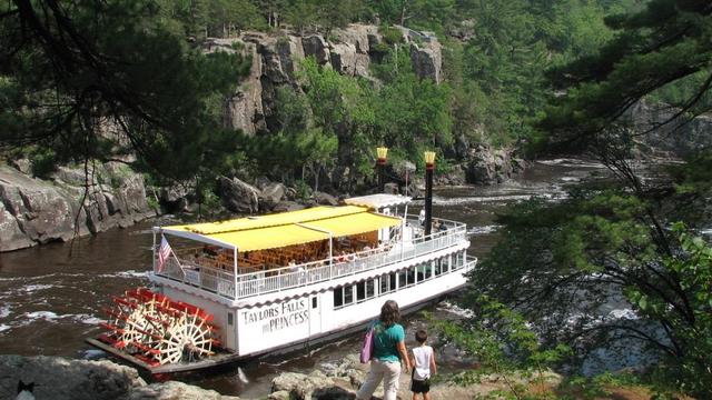 day-trips-riverboat.jpg 