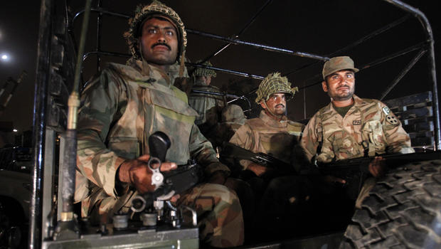 pakistan-troops.jpg 