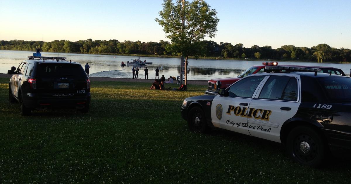 WCCO  CBS News Minnesota on X: Car theft suspect flees police in St. Paul  by jumping into Mississippi River    / X