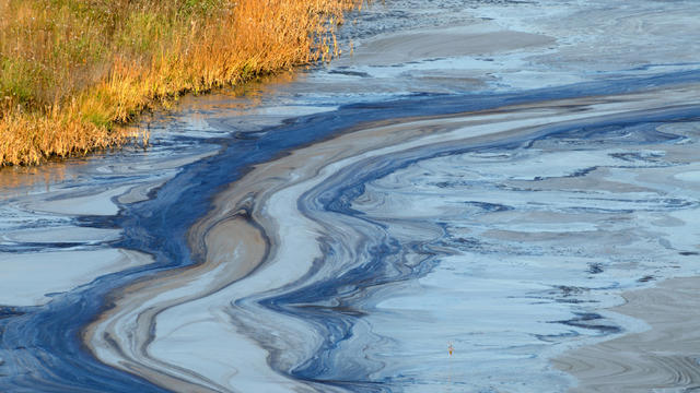 oil-spill-in-water.jpg 