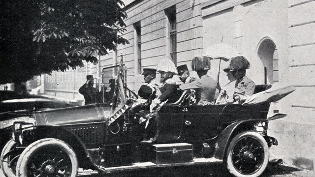 002archduke-and-duchess-in-car-beginning-of-day.jpg 