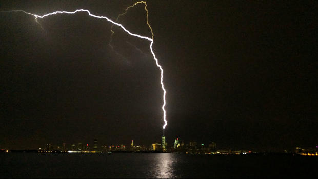 lightningstrike2.jpg 