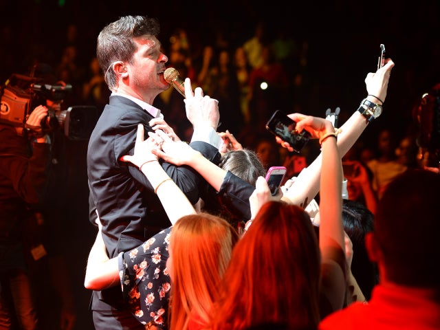 robin-thicke-458200947.jpg 