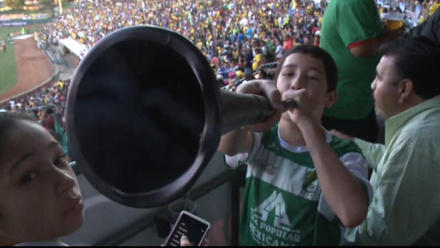 vuvzela-kid.jpg 