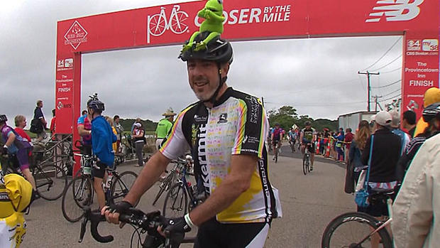 finisher-with-kermit-the-frog-on-helmet.jpg 